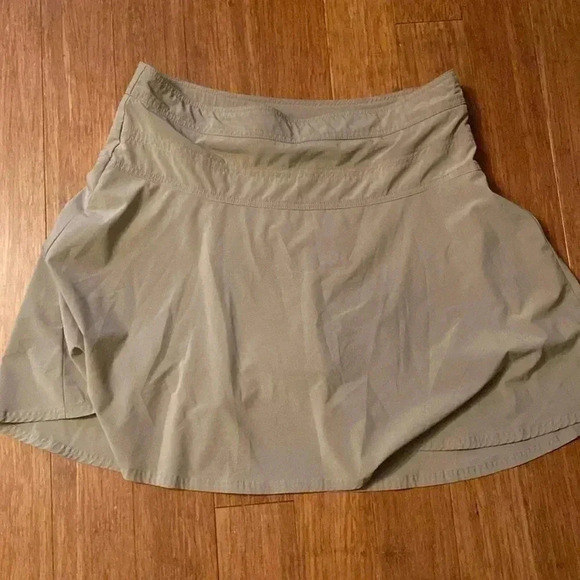 Athleta women’s skort - khaki color - size 16 - great condition - Picture 1 of 9